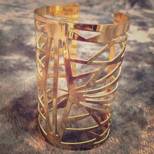 Gold bracelet / wrist accessory